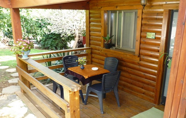 בקתות עדי - ������ �קרית שמונה - ������ ����